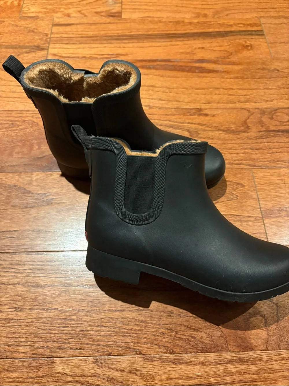 chooka Women’s Black Faux-Fur Lined Ankle Rain Boots Size 8.